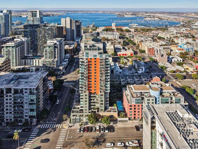 300 W Beech St, San Diego CA: https://media.crmls.org/mediaz/9c626cdd-5ae9-44d6-889d-5d66e4f75014.jpg