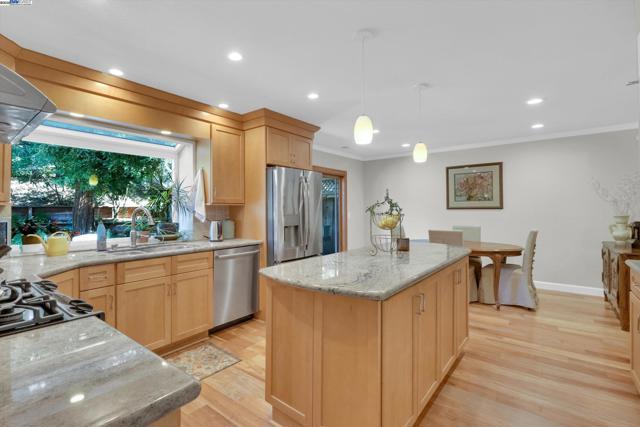 2277 Stillcreek Ct, Martinez CA: https://media.crmls.org/mediaz/9c6280a6-ff4d-410c-a9fd-bc86fb33b259.jpg