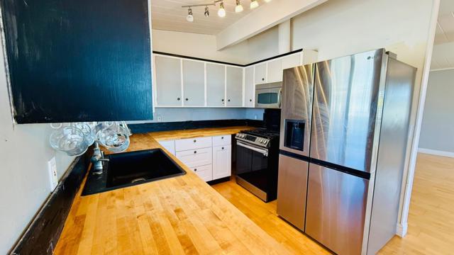 716 Seacliff Drive, Aptos CA: https://media.crmls.org/mediaz/9c62b1eb-c82d-45f4-b03a-c8de7a5d3ebd.jpg