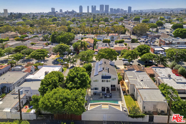 426 S Swall Drive, Beverly Hills CA: https://media.crmls.org/mediaz/9c633d64-75e6-4ae0-a00e-8b0c7e595d55.jpg