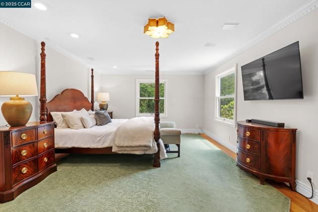 32 Kensington Ct, Alamo CA: https://media.crmls.org/mediaz/9c6392d4-67fc-415e-a10f-01fd6fd0d5ae.jpg