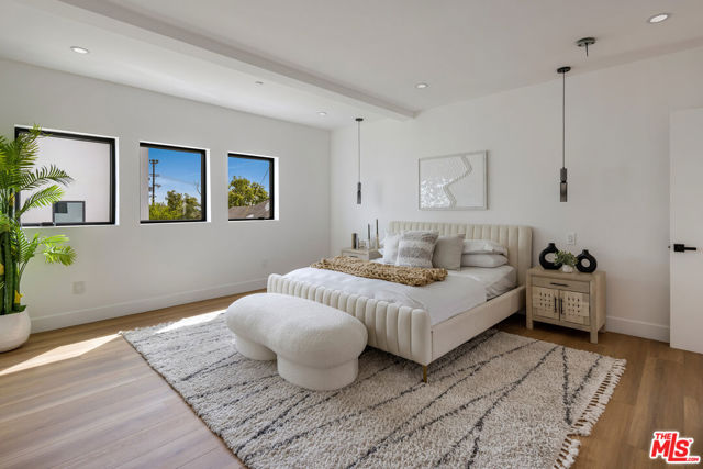 2005 Bellevue Avenue, Los Angeles CA: https://media.crmls.org/mediaz/9c6393d8-c8a3-494f-84ca-b9711492c67d.jpg
