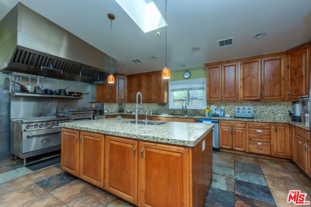 6956 Bertrand Avenue, Reseda CA: https://media.crmls.org/mediaz/9c63e2a4-542e-487f-9f81-0aba1d1805e6.jpg