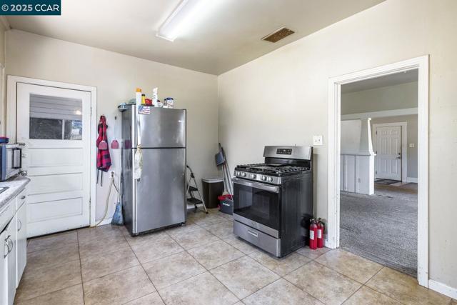 935 E Yosemite Ave, Madera CA: https://media.crmls.org/mediaz/9c63fc48-4f99-44d5-a957-aff8543e3f2d.jpg