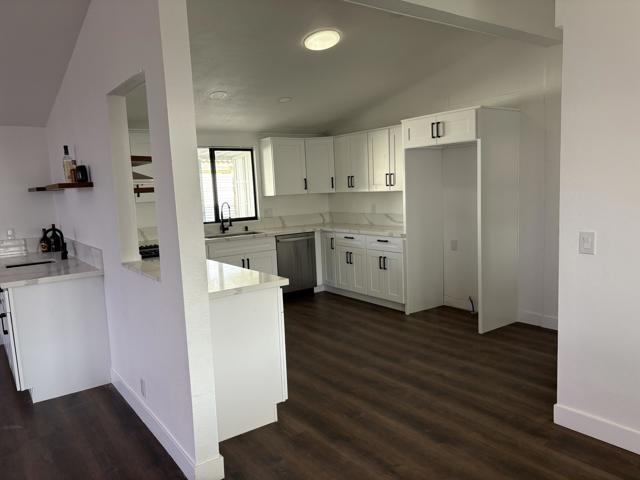 73851 Desert Greens S Drive, Palm Desert CA: https://media.crmls.org/mediaz/9c6433a3-b852-430f-bff9-5816c2383dc5.jpg