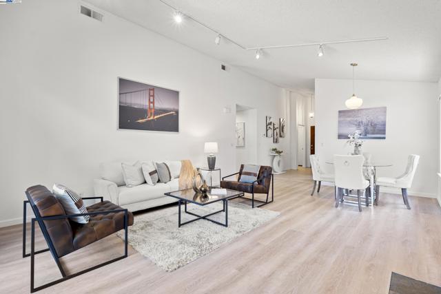 139 Justin Cir, Alameda CA: https://media.crmls.org/mediaz/9c646db0-1f3f-42a4-95a9-b94a48cbc77f.jpg
