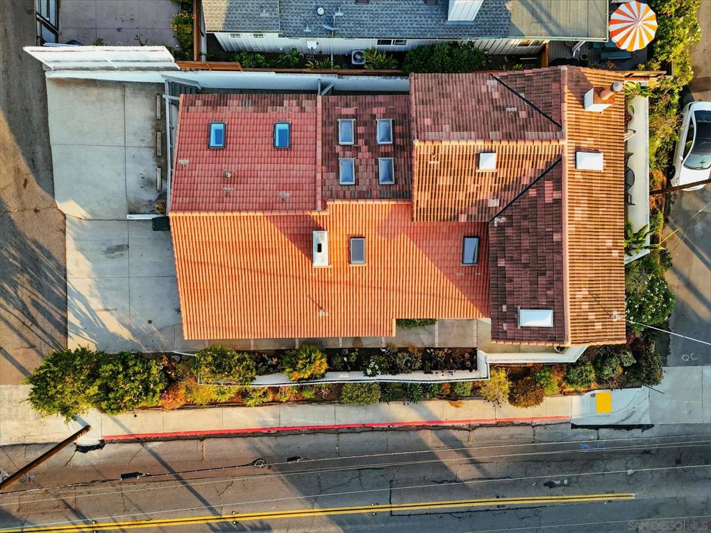 https://media.crmls.org/mediaz/9c6472af-75d7-4a1f-9eec-853a2196a2eb.jpg?preset=X-Large