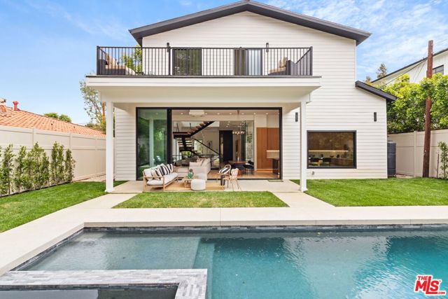 4535 Haskell Avenue, Encino CA: https://media.crmls.org/mediaz/9c6508d7-b427-430c-a71d-2eb150e8a2e3.jpg