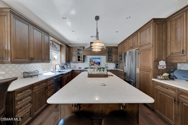 4542 Skidmore Court, Moorpark CA: https://media.crmls.org/mediaz/9c652932-0587-42be-a76b-d425d354f7f7.jpg