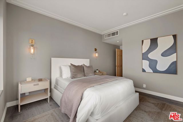 10724 Wilshire Boulevard, Los Angeles CA: https://media.crmls.org/mediaz/9c658e03-ea52-4b45-857d-1fe0780f138a.jpg
