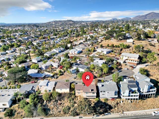 7861 Cimarron Ln, La Mesa CA: https://media.crmls.org/mediaz/9c65e23f-cbb2-42e4-9695-c0e167d80934.jpg