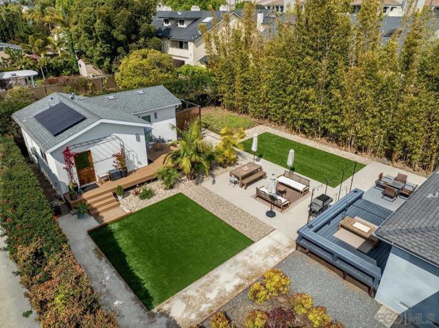 990 92 Laguna Dr, Carlsbad CA: https://media.crmls.org/mediaz/9c6625db-972b-4d61-bbe8-e905197cae41.jpg