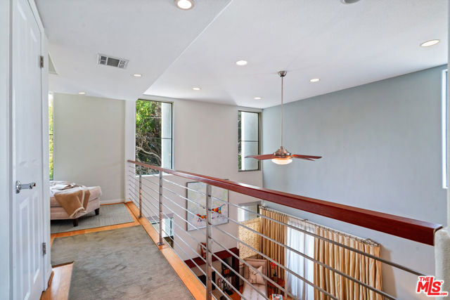 1533 18th Street, Santa Monica CA: https://media.crmls.org/mediaz/9c666ee3-e804-46a8-86cf-5948438289d2.jpg