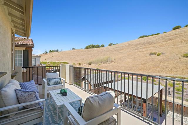 29732 Cantera Drive, Hayward CA: https://media.crmls.org/mediaz/9c66867a-6241-45bb-8738-2d0ac28916cb.jpg