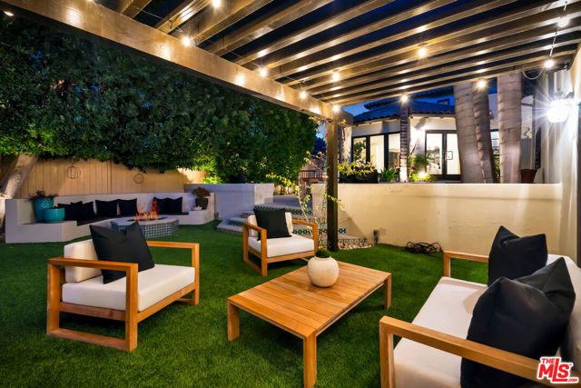 14071 Roblar Road, Sherman Oaks CA: https://media.crmls.org/mediaz/9c66b80c-c0ae-4f5c-acb2-faaa9e8f0c92.jpg