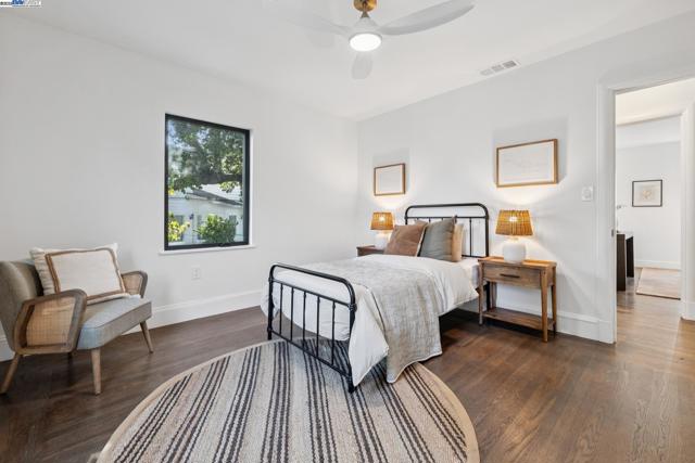 1728 Cambridge Dr, Alameda CA: https://media.crmls.org/mediaz/9c66ddb9-16d2-45ba-907e-0525231b98d7.jpg