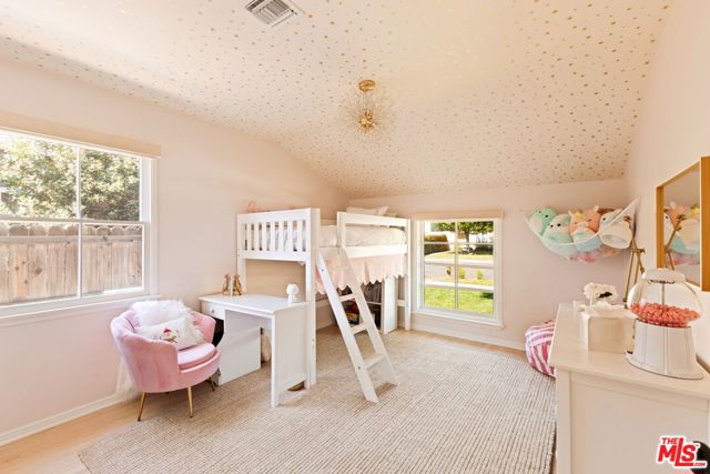 13128 Hartsook Street, Sherman Oaks CA: https://media.crmls.org/mediaz/9c67488f-4cd9-47dd-9b1d-265e7d81592f.jpg