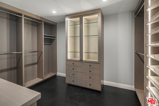 10490 Wilshire Boulevard, Los Angeles CA: https://media.crmls.org/mediaz/9c6759c7-24cd-4fae-b909-52b0c2c746f9.jpg