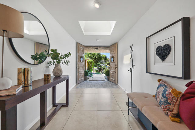 5 Fordham Court, Rancho Mirage CA: https://media.crmls.org/mediaz/9c676f3a-464b-4d7b-8b5c-db5fb730f6ff.jpg