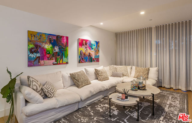 10777 Wilshire Boulevard, Los Angeles CA: https://media.crmls.org/mediaz/9c67f0e0-ed3b-4714-909e-846e9930d8e1.jpg