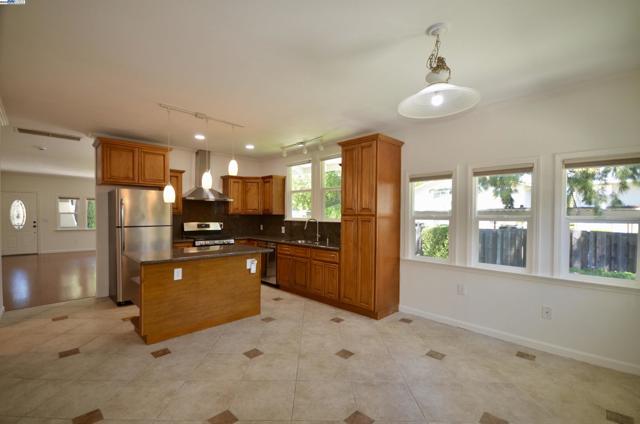 4544 Thornton Ave, Fremont CA: https://media.crmls.org/mediaz/9c68268d-9fd8-4bb1-9fe4-f4237e551131.jpg