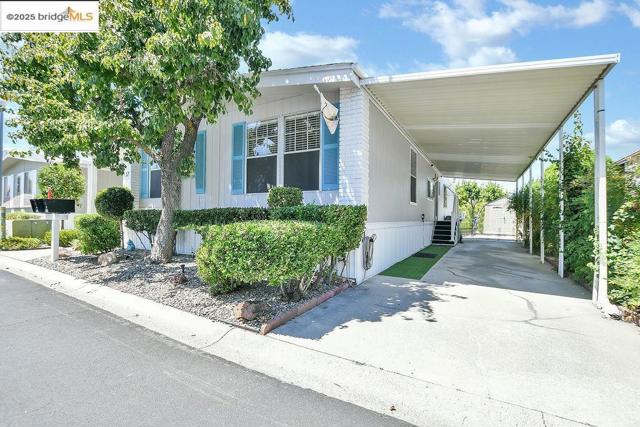 237 Aloha Way, Pittsburg CA: https://media.crmls.org/mediaz/9c687e93-9c59-4baa-b261-63fb71f19d94.jpg