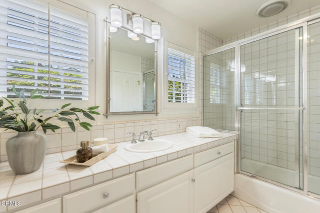 4650 Encinas Drive, La Canada Flintridge CA: https://media.crmls.org/mediaz/9c694829-7d60-4373-a904-570df9675194.jpg