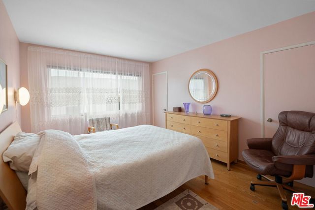 1114 23rd Street, Santa Monica CA: https://media.crmls.org/mediaz/9c696fa4-b88e-4894-96d4-7193974e26bf.jpg