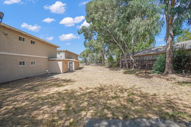 Image 15 of 23 For 717 Lampasas Avenue