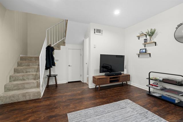 6333 College Grove Way, San Diego CA: https://media.crmls.org/mediaz/9c69b25d-c9b0-4324-97e6-575270b5ae77.jpg