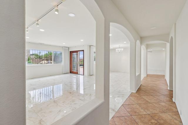 Detail Gallery Image 8 of 75 For 1943 Brookhurst Dr, El Cajon,  CA 92019 - 5 Beds | 3 Baths