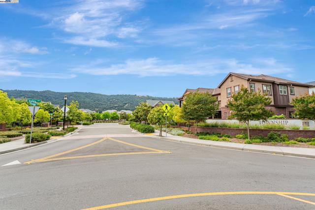 1380 Brookline Loop, Pleasanton CA: https://media.crmls.org/mediaz/9c6ad963-a013-4d33-aa50-319865fc3da2.jpg
