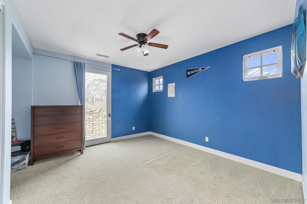 https://media.crmls.org/mediaz/9c6b0406-f598-4eb8-861a-5350d135f706.jpg?preset=X-Large