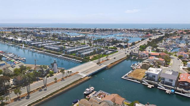 676 Pacific Cove Drive, Port Hueneme CA: https://media.crmls.org/mediaz/9c6b38af-945b-4505-a617-1e247c6fd488.jpg