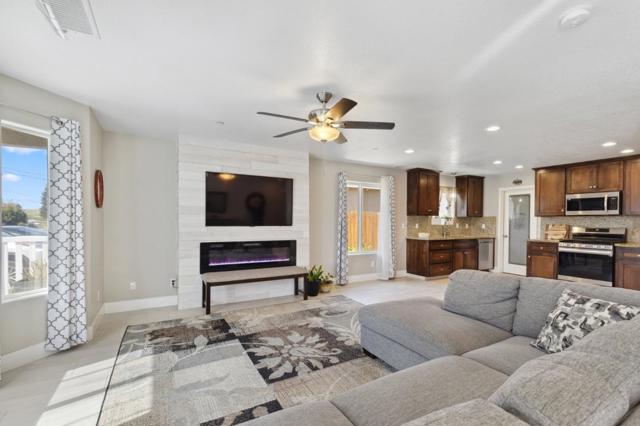 22356 Arnott Drive, Chowchilla CA: https://media.crmls.org/mediaz/9c6b773c-f435-4991-b0f2-1f58359798ef.jpg