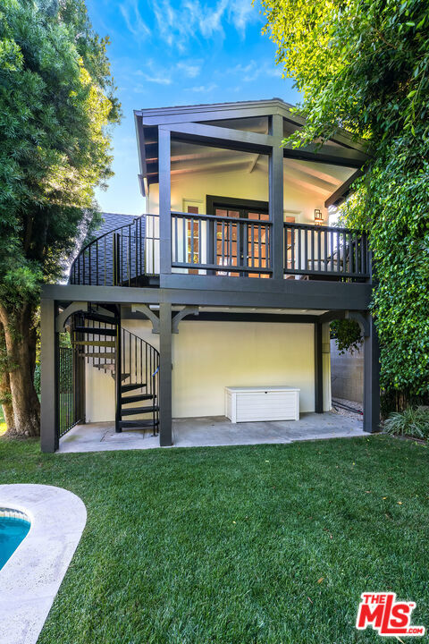 10445 Valley Spring Lane, Toluca Lake CA: https://media.crmls.org/mediaz/9c6b8702-361e-4bd1-9f0b-110996a91537.jpg