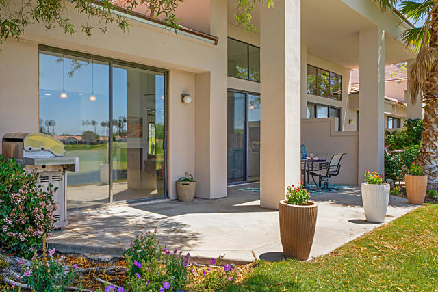 80471 Oak Tree, La Quinta CA: https://media.crmls.org/mediaz/9c6b9f45-c998-47da-b0f9-0eeb59fc1a5d.jpg