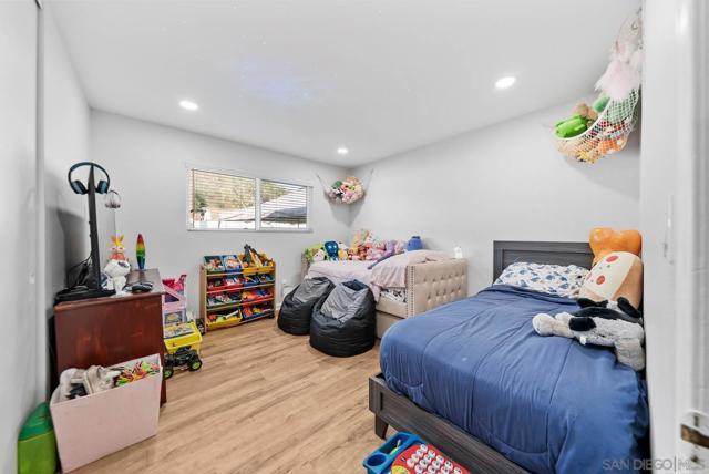 2297 1/2 Orchard Ave, El Cajon CA: https://media.crmls.org/mediaz/9c6bea4c-5a14-47a2-a21c-5bda5dbc1d1f.jpg