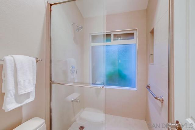 16657 Valle Verde Rd, Poway CA: https://media.crmls.org/mediaz/9c6c02cc-08cd-4dd1-bfde-cc53e2c5c1cc.jpg
