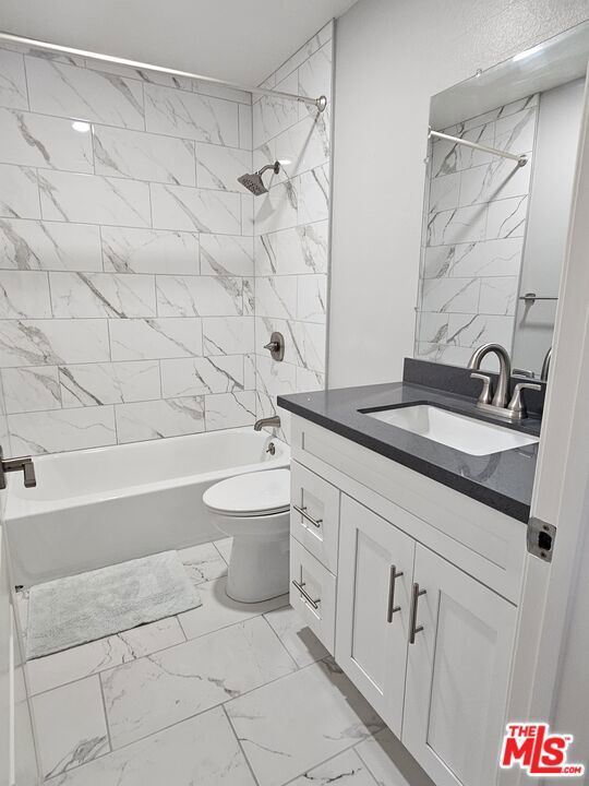 7872 Stewart And Gray Road, Downey CA: https://media.crmls.org/mediaz/9c6c7f1f-1c6a-45e0-8a7e-4343baa9a4c8.jpg