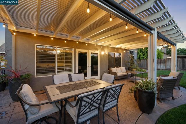 4813 Carrington Dr, Oakley CA: https://media.crmls.org/mediaz/9c6c9d18-abaa-4ca1-9503-2d523284297c.jpg