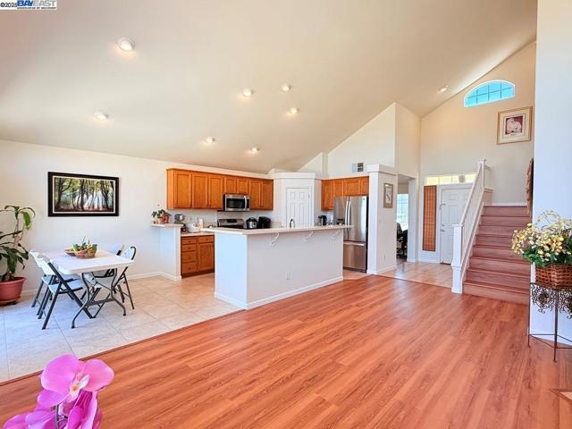 1322 Emerson Dr, Pittsburg CA: https://media.crmls.org/mediaz/9c6d31f3-eed4-4a23-95f6-a86115289c2e.jpg