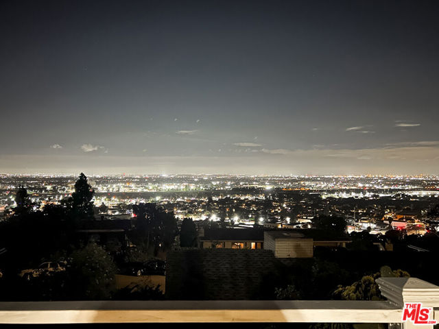 24880 Via Valmonte, Torrance CA: https://media.crmls.org/mediaz/9c6dd09e-c05a-496b-ac8b-310baf6587b6.jpg