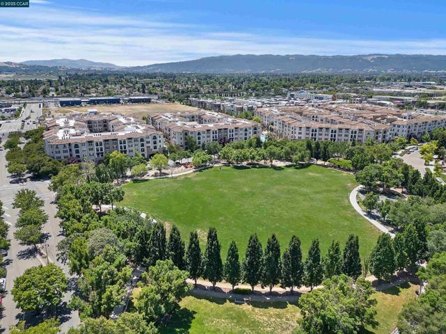 3240 Maguire Way, Dublin CA: https://media.crmls.org/mediaz/9c6e253d-cb72-490a-bdd4-a5f0f80f21aa.jpg