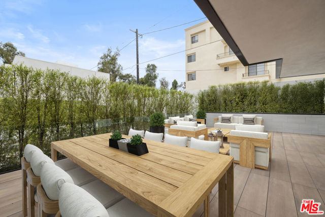 505 S Barrington Avenue, Los Angeles CA: https://media.crmls.org/mediaz/9c6e2a19-1d55-4e3c-b211-39536c648aa0.jpg