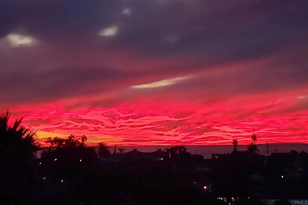 https://media.crmls.org/mediaz/9c6e5dd4-69a6-48d9-a6ec-5ceaa0f87eed.jpg?preset=X-Large