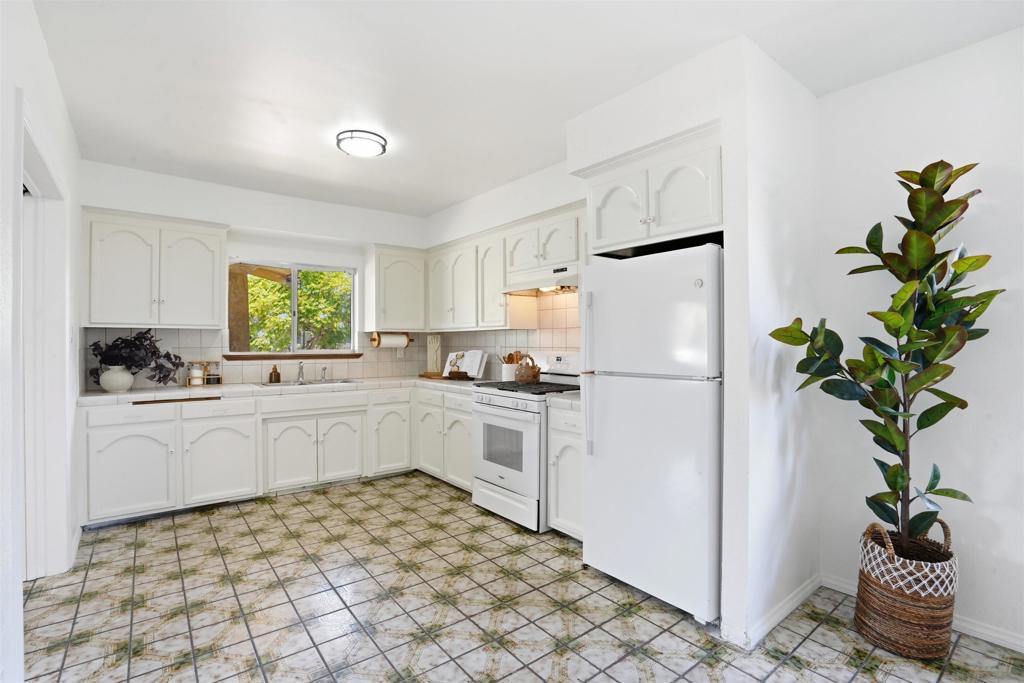 3775 Goldfinch Street - photo 10