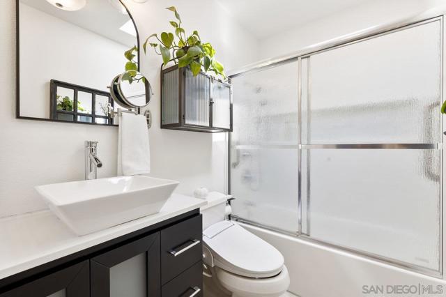 902 Caminito Madrigal, Carlsbad CA: https://media.crmls.org/mediaz/9c6ed0fb-7360-4d52-9e72-40e45452ade0.jpg