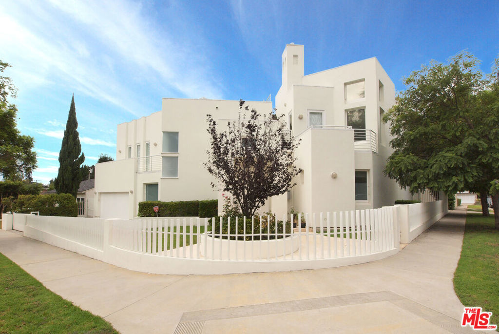 269 N Bundy Drive