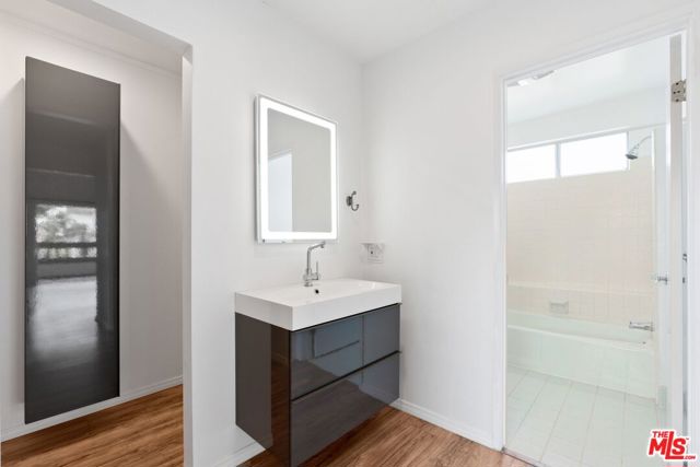 17114 Palisades Circle, Pacific Palisades CA: https://media.crmls.org/mediaz/9c6ef484-5f4e-49d0-b2b0-31da5684a4fa.jpg